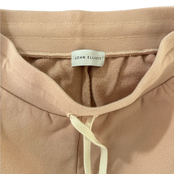 JOHN ELLIOTT
CRIMSON SHORTS
Size 1 - Picture 2 of 2